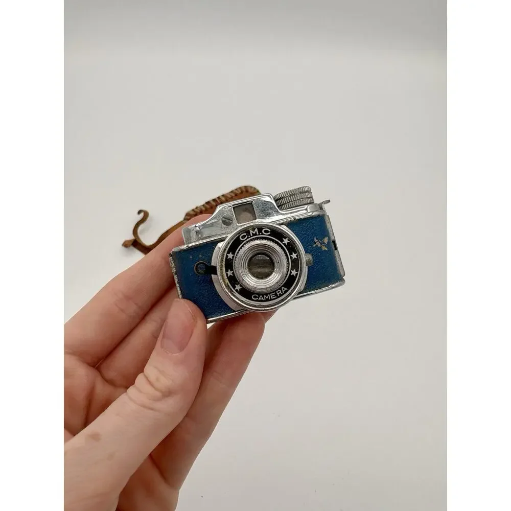 CMC Hit Style Blue Subminiature Camera 14×14mm Exposure 17.5mm Film with Case